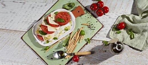 recipe image Caprese salát s violife plátky s příchutí mozzarella