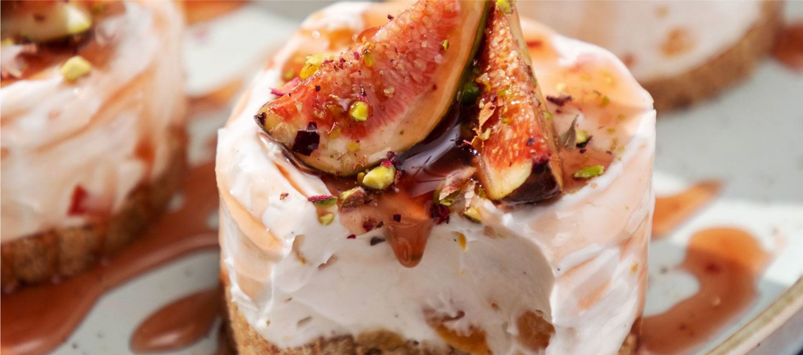 recipe image Pflanzlicher Rosenwasser Cheesecake​