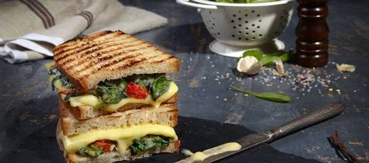 recipe image Sandwich mit Spinat & sonnengetrockneten Tomaten