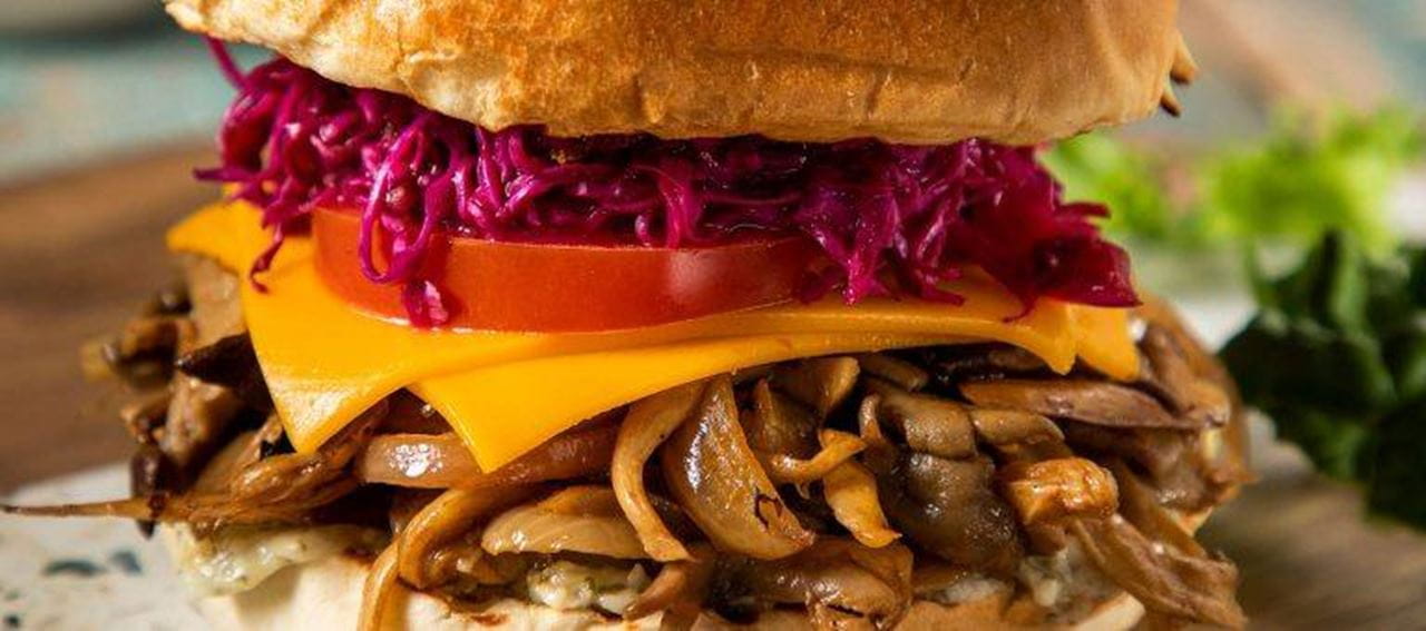 recipe image Gegrillter Pilzburger mit Rotkohlsalat