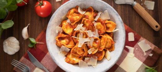 recipe image Tortelloni with Tomato Sauce