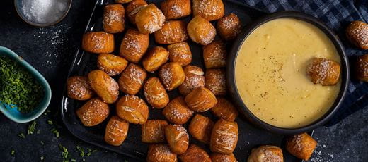 recipe image Pretzel Balls with dip