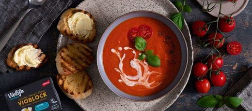 recipe image Soupe aux Poivrons Rouges et aux Tomates
