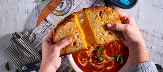 recipe image Sandwich au Fauxmage Grillé et Soupe aux Tomates