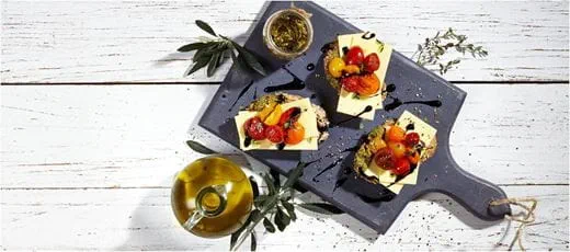 recipe image Bruschettas com Pesto e Violife